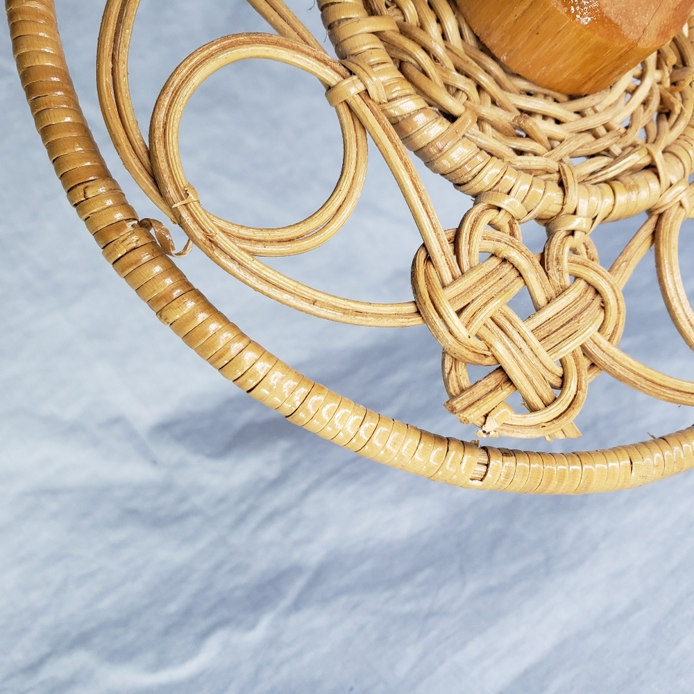 Long Vintage Wicker Towel Rack - Picture 9 of 10